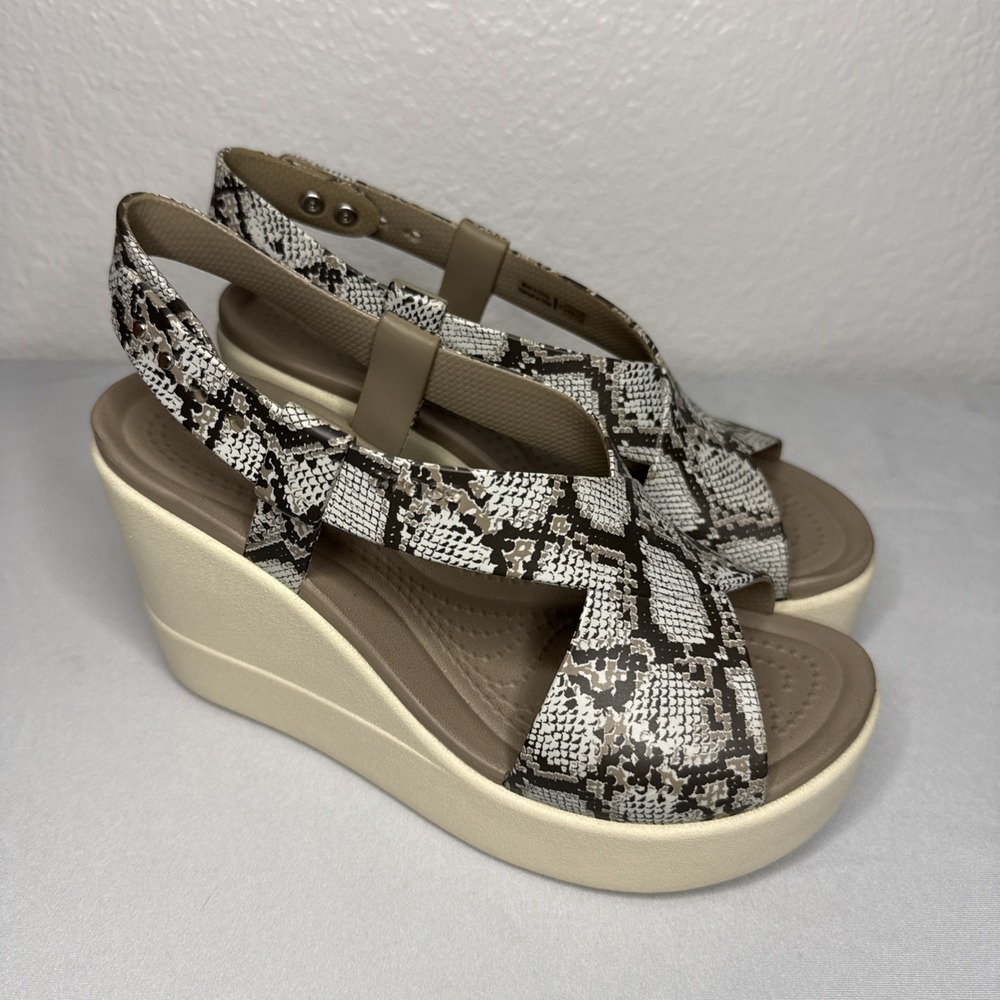 Crocs Women's 5 Brooklyn High Wedge Sandals Multi Stucco Snake Print EUC